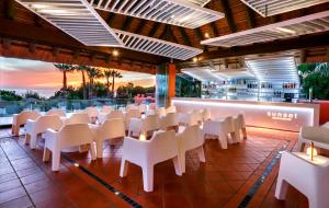 Reštaurácia alebo iné gastronomické zariadenie v ubytovaní Aparthotel Novo Resort