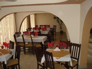 En restaurang eller annat matställe på Pension Saphir