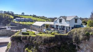a house on the edge of a cliff at Lightkeepers Cottage in Charlestown