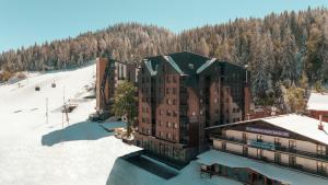 an aerial view of a hotel in the snow at Apart-hotel Pahulja in Jahorina