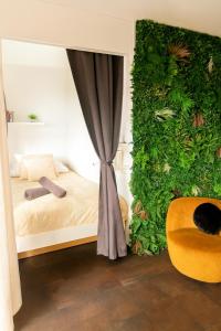 a bedroom with a bed with a green wall at Studio au Cœur des Sommets in Crans-Montana