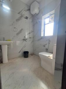 Koupelna v ubytování Keshav Inn Hotel And Banquet