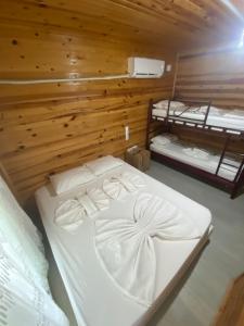 a bed in a room with two bunk beds at Adrasan Çıtır Pansiyon in Kumluca