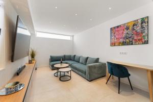 TV a/nebo společenská místnost v ubytování Casa Folias by Escape Home