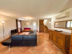 Ένα ή περισσότερα κρεβάτια σε δωμάτιο στο Cosy Stay Remote Work Retreat 9 Guests Villa Aubeterre