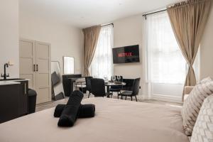 a bedroom with a bed and a table and chairs at Bold St City Centre Freewifi Walk Everywhere in Liverpool