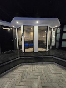 a empty room with a view of a building at Bed & Wellness Malina Deluxe zwembad suite in Lelystad
