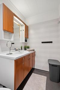 Η κουζίνα ή μικρή κουζίνα στο The Reindeer Lounge, Nordic Comfort in the Arctic +10 φωτογραφίες