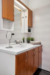 Η κουζίνα ή μικρή κουζίνα στο The Reindeer Lounge, Nordic Comfort in the Arctic