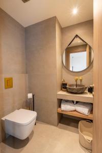 a bathroom with a toilet and a sink at Naiades Guest House in Sálakos