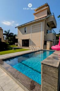 Bazén v ubytování Sola Villa I Staymist nebo v jeho okolí