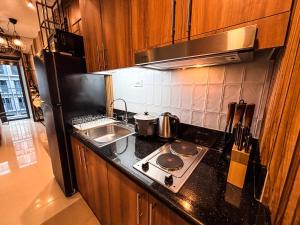 Kuchyň nebo kuchyňský kout v ubytování The Amani Suite SHORE 3 B02-1105