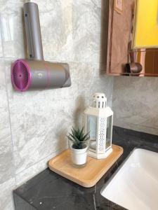 a kitchen counter with a juicer and a plant on a cutting board at R&F SeaView Rare Bathtub 3BR Hotel Feel 4-10pax in Iskandar Puteri +53 photos