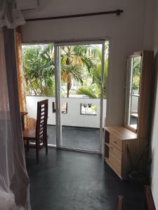 Χώρος καθιστικού στο One-plus Holiday Homes Mirissa +52 φωτογραφίες