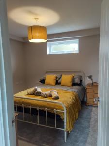 Ένα ή περισσότερα κρεβάτια σε δωμάτιο στο Tranquil Countryside Escape in Rural Kent- Pipistrelle View