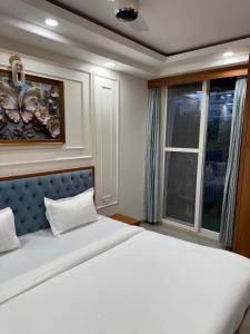 Postel nebo postele na pokoji v ubytování Urban Central