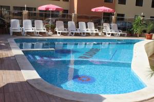 Bazén v ubytování Sunny Paradise Family Hotel nebo v jeho okolí