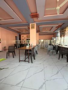 Restaurace v ubytování Hotel Glorious Inn