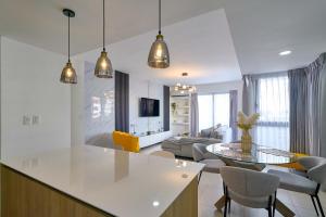 a kitchen and living room with a table and chairs at ®2BR{The~City~Center}@DTown PoolGym NearCecilip in Carlos Guerra