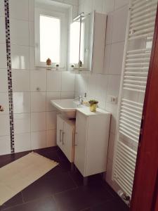 Fotografie z fotogalerie ubytování Ferienwohnung, 2 Schlafzimmer v destinaci Wallbach