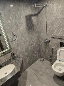 伊斯兰堡Zeta Mall Condo Pool above Mall below的相册照片