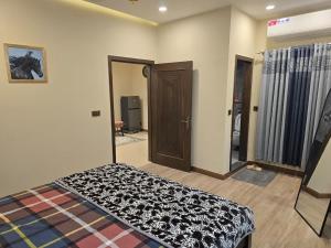 伊斯兰堡Zeta Mall Condo Pool above Mall below的相册照片