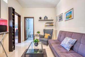 Posezení v ubytování Cosy 1 Bedroom with balcony in St Julians AEBE1