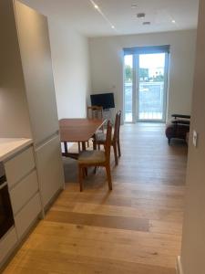 Imagen de la galería de One bedroom apartment with large balcony, en Swanley Junction