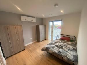 Imagen de la galería de One bedroom apartment with large balcony, en Swanley Junction 5 fotos más