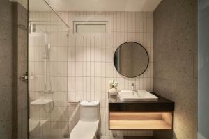 Koupelna v ubytování Express by M Village Nguyen The Loc - Modern Airport Stay + 19 fotografií