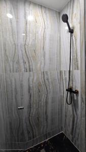 a shower curtain with a microphone in a bathroom at Vár-i Apartman in Balatonmáriafürdő