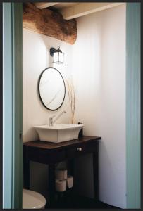 a bathroom with a sink and a mirror at Casa da Edrada 