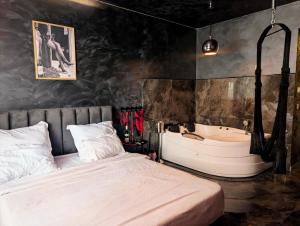 Ένα ή περισσότερα κρεβάτια σε δωμάτιο στο Amour Studio - Jacuzzi
