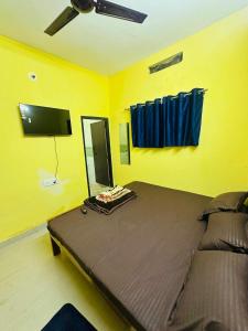 TV i/ili multimedijalni sistem u objektu Balaji guest house