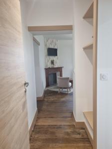 a hallway with white walls and wood floors at Belle Chambre privée avec vue sur la montagne in Moncayolle-Larrory-Mendibieu +14 photos
