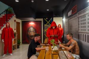 Gæster der bor på Whoopers Hostel Ao Nang - By The Beach