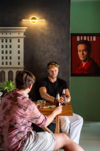 Gæster der bor på Whoopers Hostel Ao Nang - By The Beach