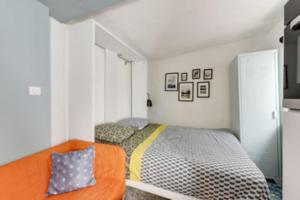 Ένα ή περισσότερα κρεβάτια σε δωμάτιο στο Beautiful Apartment Located Old Lyon