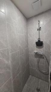 a bathroom with a shower with a shower head at Bohême en cœur de ville in Castelsarrasin