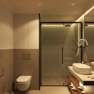 une salle de bain avec une douche, des toilettes et un lavabo dans l'établissement Hotel Trianon, à Bucarest