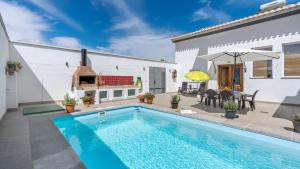 Bazén v ubytování Puentelata Dúrcal by Ruralidays nebo v jeho okolí