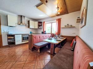 Η κουζίνα ή μικρή κουζίνα στο Apartment Berganger - WIL421 by Interhome