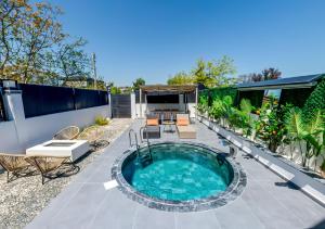 a backyard pool with a hot tub and patio furniture at Sunshine Villa in Atakum