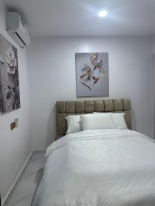 Postel nebo postele na pokoji v ubytování The Davera Suite