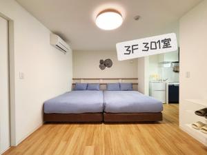 Postel nebo postele na pokoji v ubytování 櫻時雨-新大阪民泊