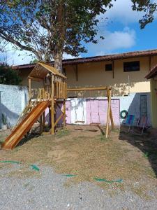 Το κτήριο όπου στεγάζεται  το δωμάτιο σε οικογενειακή κατοικία +11 φωτογραφίες