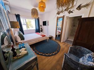 Postel nebo postele na pokoji v ubytování Seascape Camps Bay + 60 fotografií