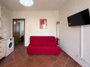 TV a/nebo společenská místnost v ubytování Affittacamere Il Girasole