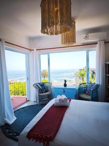 Postel nebo postele na pokoji v ubytování Seascape Camps Bay