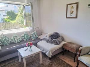 a living room with a couch and a table at Villa Villa Rose by Interhome in Nachdemsee